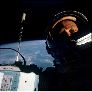 File source: http://commons.wikimedia.org/wiki/File:Buzz_Aldrin_self-photograph_during_Gemini_12_EVA_(S66-62926).jpg